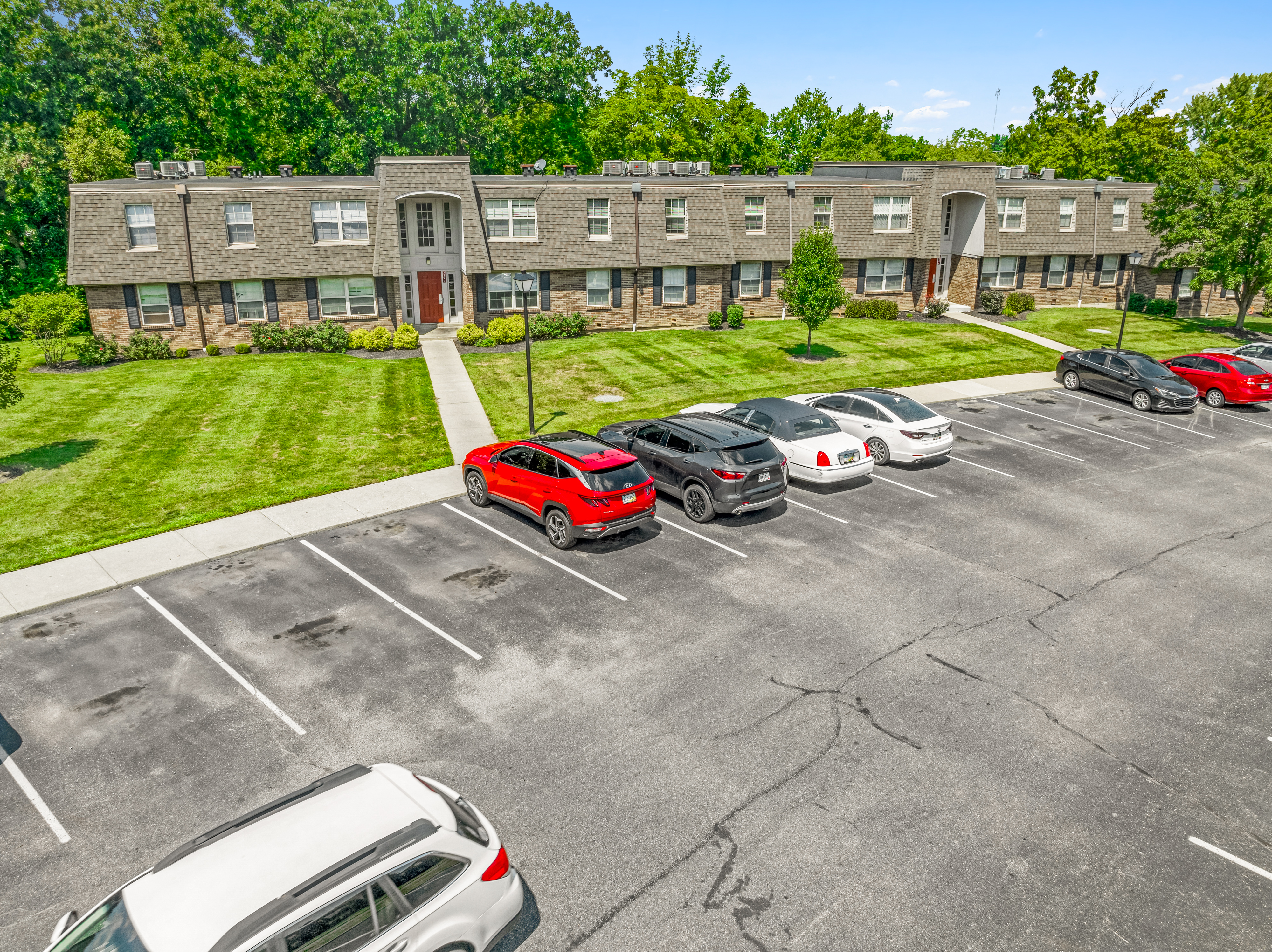 Burgundy Court The Multifamily Advisory Group at Cushman & Wakefield